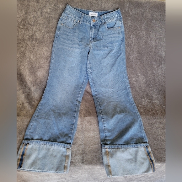 BAMBOO Denim - Women's BAMBOO Wide Leg Jeans SZ 3  or 26 Y2K Inspired Flare TRENDY Rolled Cuff